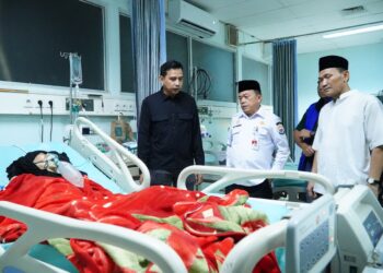 Malam Takbiran, Gubernur Al Haris Kunjungi Pasien di RSUD Raden Mattaher