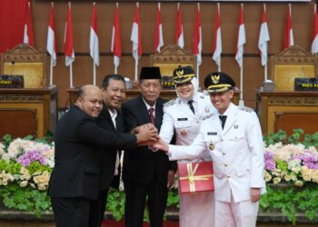 Hadiri Sertijab Bupati dan Wakil Bupati Tanjabtim, Wagub Sani Harap Program yang Disusun Juga Adaptif dengan Berbagai Perubahan