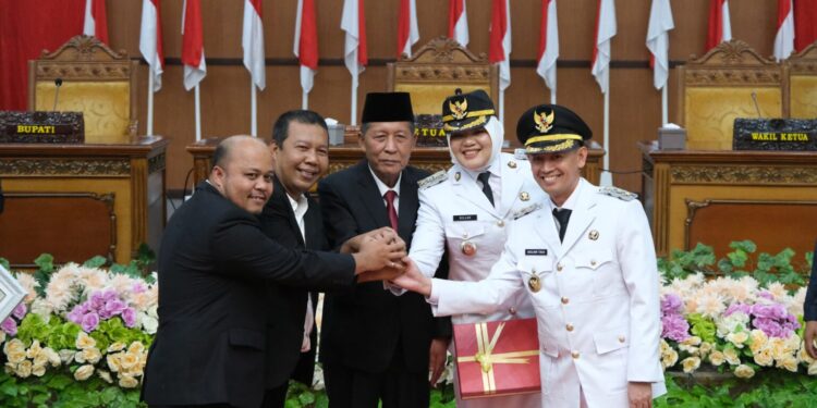 Hadiri Sertijab Bupati dan Wakil Bupati Tanjabtim, Wagub Sani Harap Program yang Disusun Juga Adaptif dengan Berbagai Perubahan