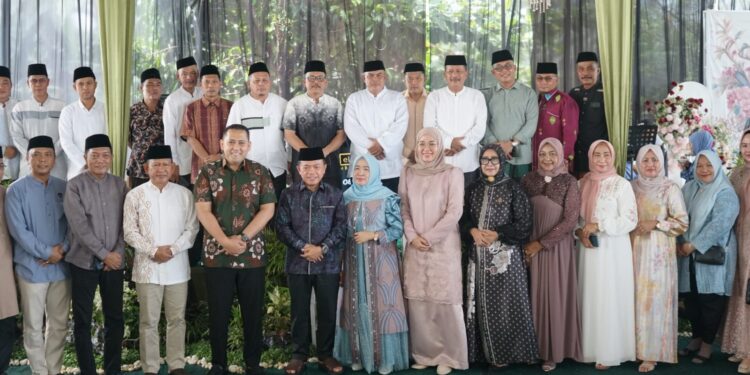 Hari Ketiga Lebaran, Gubernur Al Haris Tekankan Kekompakan Antar Bupati/Wali Kota