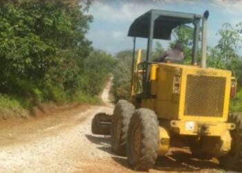 PTPN IV Regional 4 Kirim Greader Perbaiki Jalan Desa di Tebo