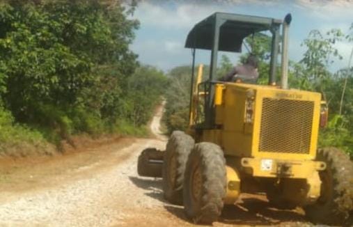 PTPN IV Regional 4 Kirim Greader Perbaiki Jalan Desa di Tebo