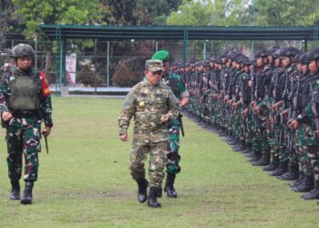 Gubernur Al Haris Pimpin Upacara Pelepasan 480 (SATGAS) Papua Batalyon 142/Ksatria Jaya