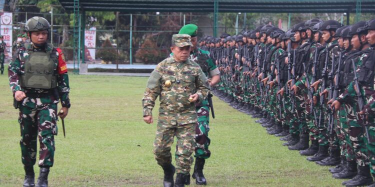 Gubernur Al Haris Pimpin Upacara Pelepasan 480 (SATGAS) Papua Batalyon 142/Ksatria Jaya