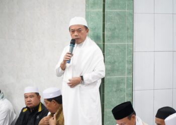 Lakukan safari subuh keliling, Gubernur Al Haris himbau masyarakat agar tidak melalaikan shalat.