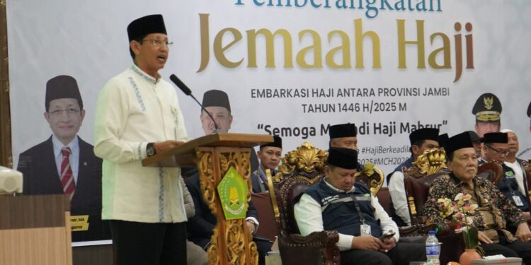 Lepas Kloter 19, Pesan Gubernur Jambi melalui Asisten II Johansyah: Jaga Kesehatan dan Kekompakkan