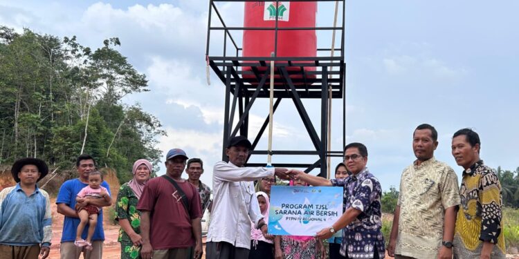 PTPN IV Regional 4 Bangun Sumur Bor Warga