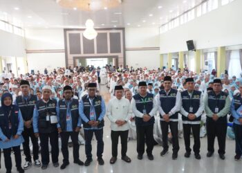 Lepas Kloter Terakhir, Pesan Gubernur Al Haris ke Petugas Haji: Laksanakan Tugas dengan Baik, Layani dan Kawal Jemaah dengan Benar