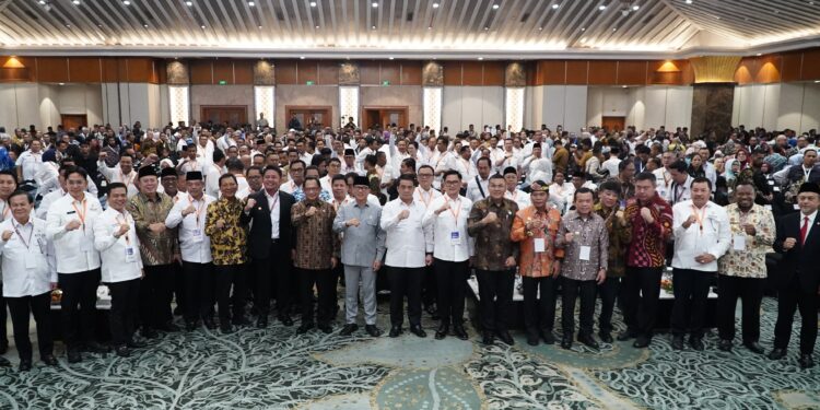 Gubernur Al Haris Hadiri Pengukuhan Dewan Pengurus APKASI Masa Bakti 2025–2030