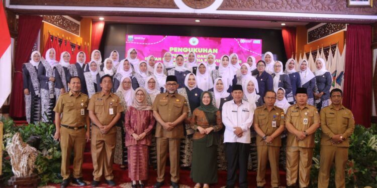Sekda Sudirman Kukuhkan Pengurus PD IBI Provinsi Jambi
