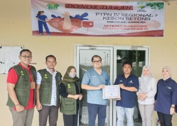 Semarak HUT RI ke-80, Holding Perkebunan Nusantara Melalui PTPN IV Regional VII Perkuat Kepedulian Sosial
