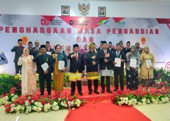 Peringati HUT ke-80 RI, Holding Perkebunan Nusantara Melalui PTPN I Regional 7 Gelar Penyerahan Penghargaan Masa Pengabdian