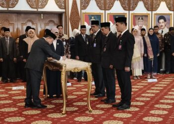 Gubernur Al Haris Lantik Direksi Bank Pembangunan Daerah (BPD) Jambi. Berikut Nama-namanya