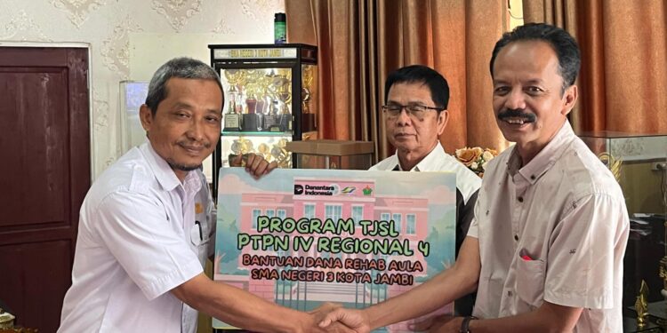 PTPN IV Regional 4 Bantu Rehab dan Furniture Aula SMA Negeri 3 Jambi