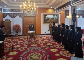 Gubernur Al Haris Lantik Kepala SMA, SMK dan SLB. Berikut Daftarnya