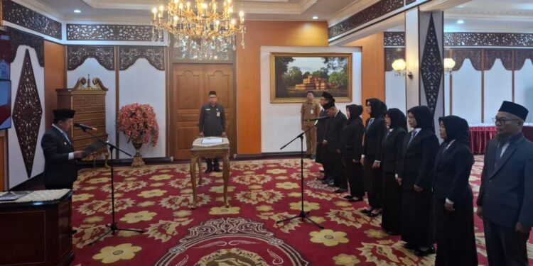 Gubernur Al Haris Lantik Kepala SMA, SMK dan SLB. Berikut Daftarnya