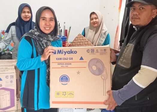 Holding Perkebunan Nusantara Melalui PTPN IV PalmCo Regional 4 Salurkan Bantuan Pendidikan ke SD Kelas Jauh Renah Mendaluh