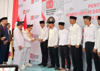 HUT ke-80 RI: Gubernur Al Haris Serahkan Remisi Kepada Ribuan Narapidana di Jambi. Ada yang langsung Bebas