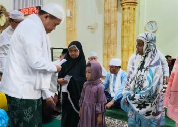 Gubernur Al Haris Safari Subuh di Masjid Istiqomah Penyengat Rendah: Santuni Anak Yatim dan Dhuafa