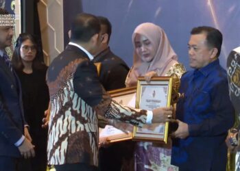 Gubernur Al Haris Terima Penghargaan “Pemerintah Daerah Terbaik” dari Kementerian Kebudayaan
