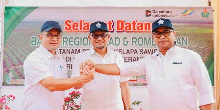 Holding Perkebunan Nusantara Dukung Keberlanjutan, PTPN IV Regional III Remajakan 949,6 Hektare Sawit Renta
