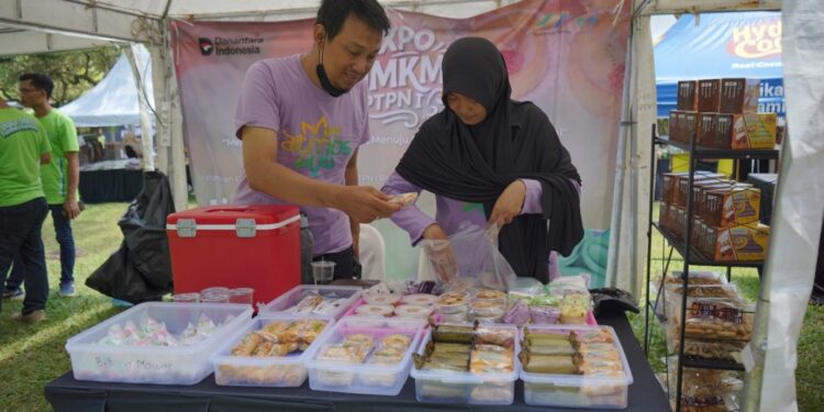 Holding Perkebunan Nusantara Dukung UMKM Naik Kelas, PTPN I Salurkan Pinjaman Rp100 Juta untuk Usaha Kue “Lies Cook”