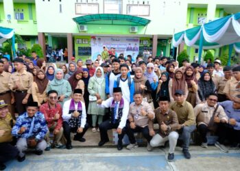 Wagub Sani Salurkan 503 Paket Bantuan Dumisake Pendidikan di Tanjung Jabung Barat