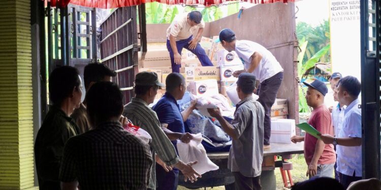 Karyawan PalmCo, Entitas Holding Perkebunan Nusantara, Salurkan Ribuan Paket Bantuan ke Aceh dan Sumatera Utara