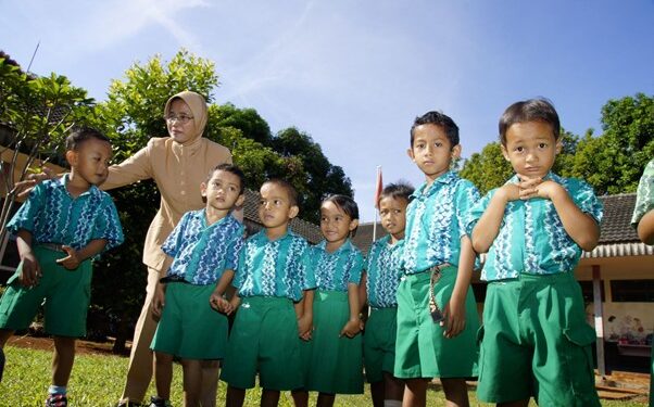 Holding Perkebunan Nusantara Apresiasi Guru Kebun, PalmCo Perkuat Akses Pendidikan di Wilayah Operasional