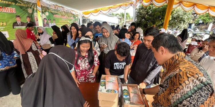 Gerakan Pangan Murah, PTPN IV Regional IV Sebar Hampers Gratis untuk Warga