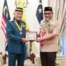 ​Mewakili Gubernur, ​Sekda Jambi Terima Anugerah Bintang Semangat Rimba dari Yang Dipertua Negeri Melaka