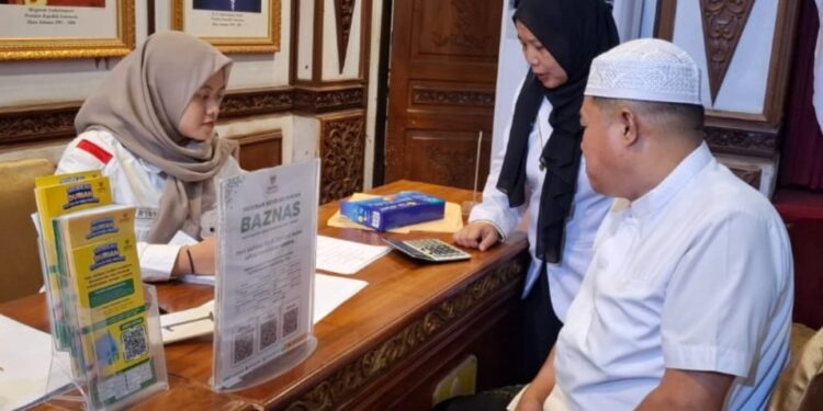 Kadis PUTR Jambi Muzakir Salurkan Zakat Fitrah 1447 H, Baznas RI Apresiasi Komitmen OPD Pemprov