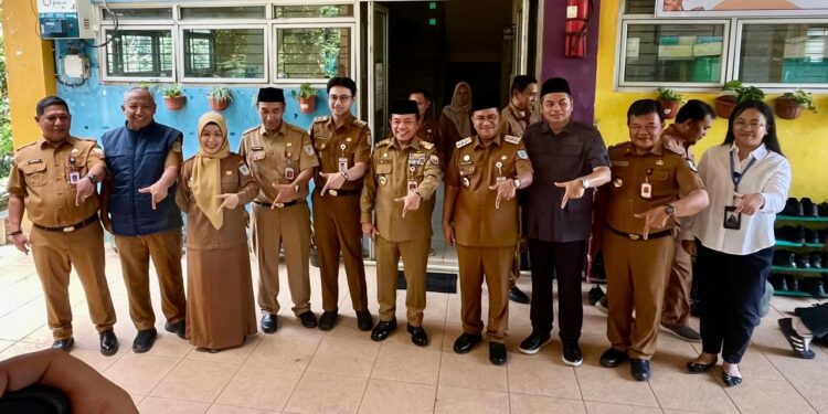 Gubernur Al Haris Tinjau Pelaksanaan Tes Kompetensi Akademik SMP di Kota Jambi, Tekankan Pemerataan Mutu Pendidikan