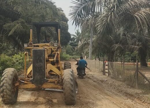Selesai, PTPN IV Regional IV Perbaiki Jalan Desa Lidung