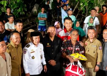 Gubernur Al Haris Tinjau Banjir di Merangin, Salurkan Bantuan dan Janjikan Perahu Gratis