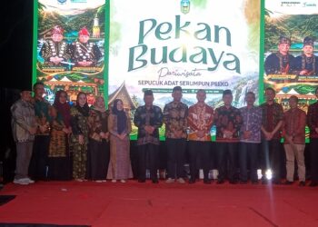Wagub Abdullah Sani Tutup Pekan Budaya Sarolangun, Tekankan Budaya Sebagai Solusi Global