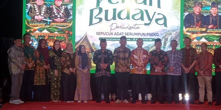 Wagub Abdullah Sani Tutup Pekan Budaya Sarolangun, Tekankan Budaya Sebagai Solusi Global