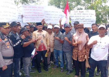 Ratusan Pekerja PTPN IV Cot Girek Datangi Kantor Bupati Aceh Utara, Minta Kepastian Penyelesaian Klaim Lahan