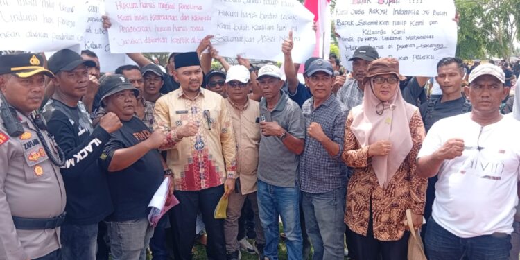 Ratusan Pekerja PTPN IV Cot Girek Datangi Kantor Bupati Aceh Utara, Minta Kepastian Penyelesaian Klaim Lahan