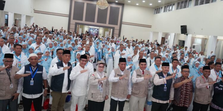 Pesan Wagub Sani Saat Lepas 444 JCH BTH 20, Sempurnakan Rukun Haji, Doakan Jambi dari Tanah Suci