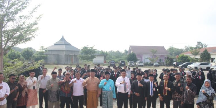 Lepas 219 Siswa PKL SMKN 6 Kota Jambi, Wagub Sani Dorong Generasi Siap Kerja dan Berdaya Saing Nasional
