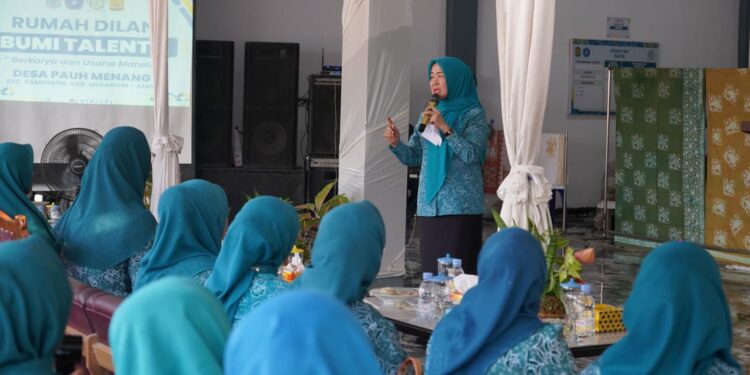 Hesti Haris Kunjungi Rumah Dilan Bumi Talenta di Desa Pauh Pamenang
