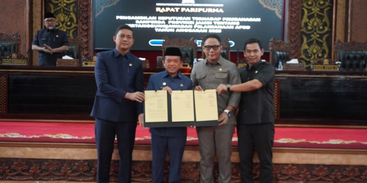 Gubernur Al Haris Apresiasi DPRD, Ranperda Pertanggungjawaban APBD 2025 Disetujui jadi Perda