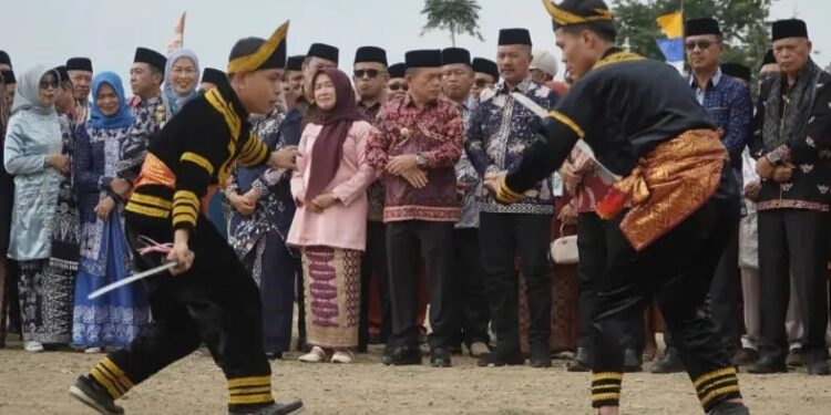 Kucurkan CSR Bank Jambi, Gubernur Al Haris: Kenduri Sko Jadi Momentum Rawat Adat