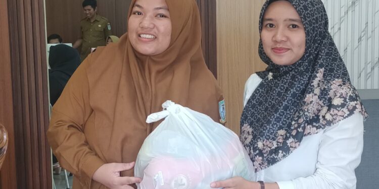 Bantu Korban KDRT dan Warga Prasejahtera, Pemkot Jambi Bersama PTPN IV Regional IV Salurkan Paket Sembako