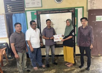 Wujud Kepedulian Sesama, PTPN IV Regional IV Salurkan Bantuan untuk Pengobatan Putri Karyawan Pemanen