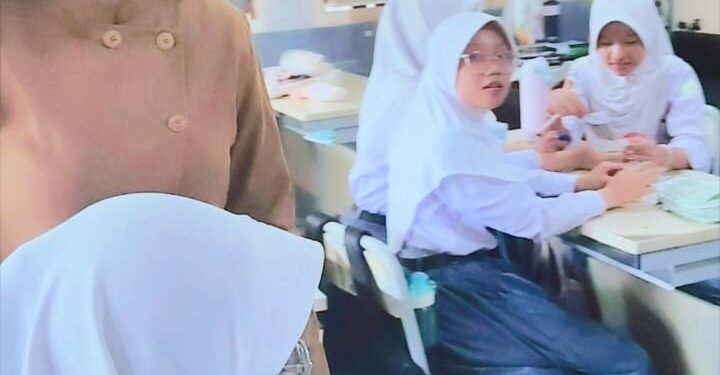 Dari Perbedaan Menjadi Kekuatan: Pembelajaran Inklusif di Kelas, penulis: Ade Gusnita Sari, S.Pd