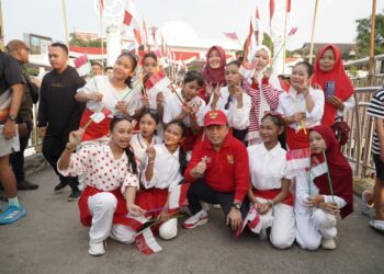 Gubernur Al Haris Gelar “Gebyar Mahardika Untukmu Negeriku” Pasang 10.000 Bendera Merah Putih di Sepanjang Jembatan Gentala Arasy dan Tempat lainnya