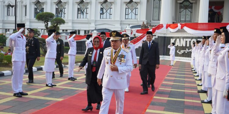 Gubernur Al Haris dan Forkopimda Hadiri Upacara Penurunan Bendera dengan Khidmat, Sampaikan Ucapan Terima Kasih