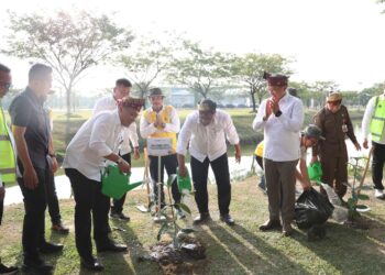 Menteri Lingkungan Hidup-PTPN IV PalmCo Luncurkan Gerakan Tanam 1,5 Juta Pohon